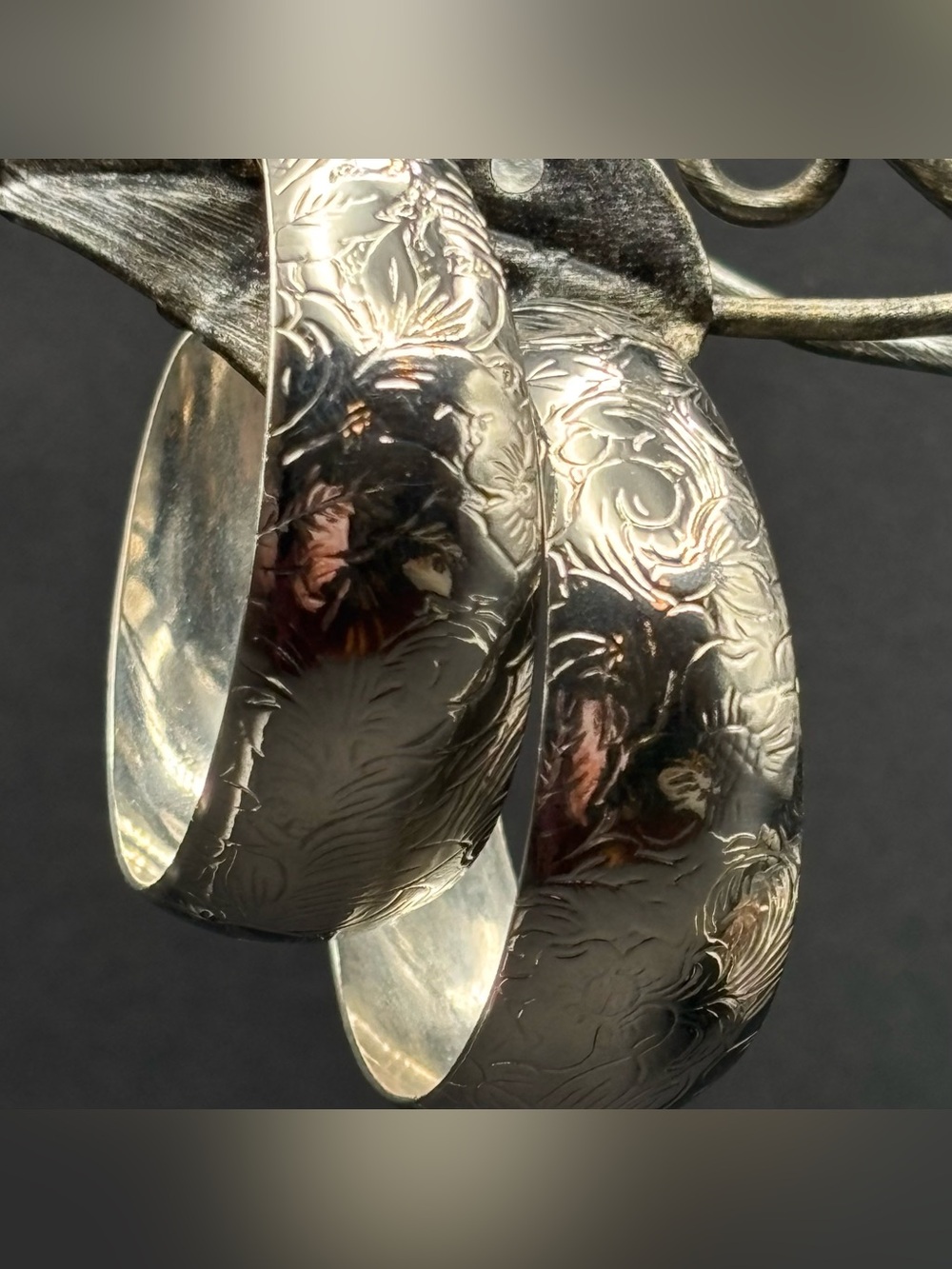 Vintage Silver Tone Engraved Floral Wide Hoop Earrings Chunky Etched Scroll 1.5"